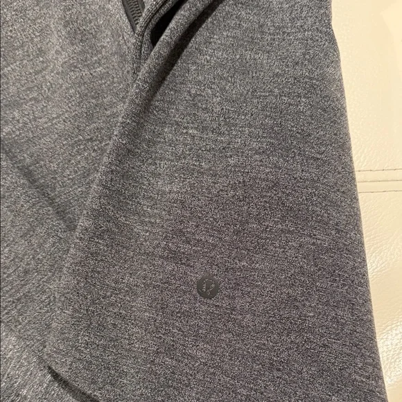 lululemon athletica Men’s Dark Gray Hooded Zip Cardigan - Picture 4 of 13